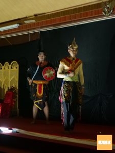 P1833404